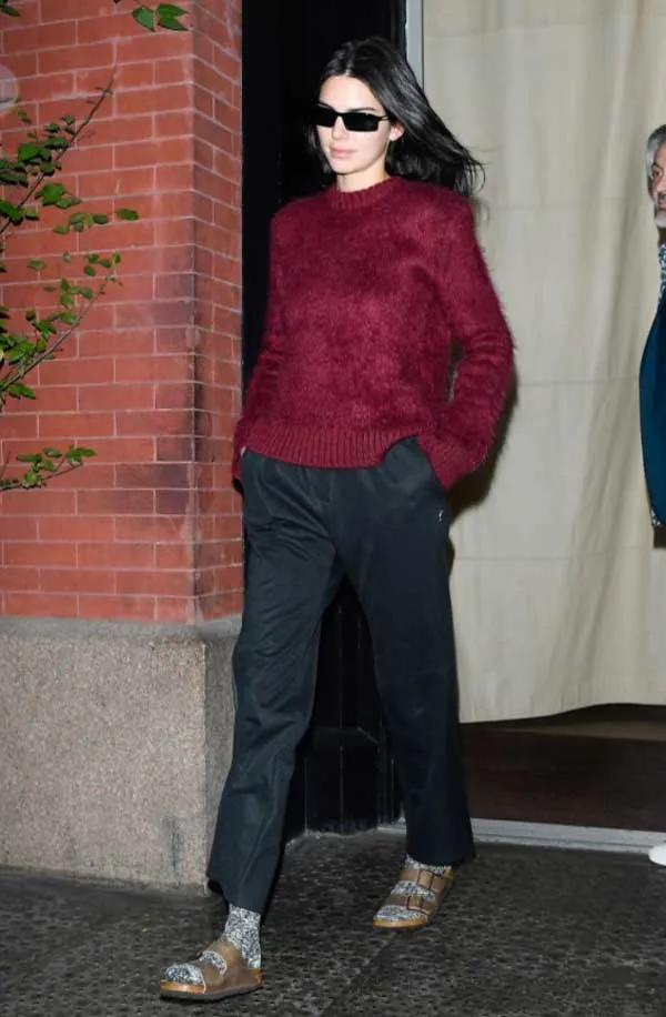 “Tất tần tật” về trend đi tất với dép đang được sao quốc tế lăng xê rầm rộ - 14