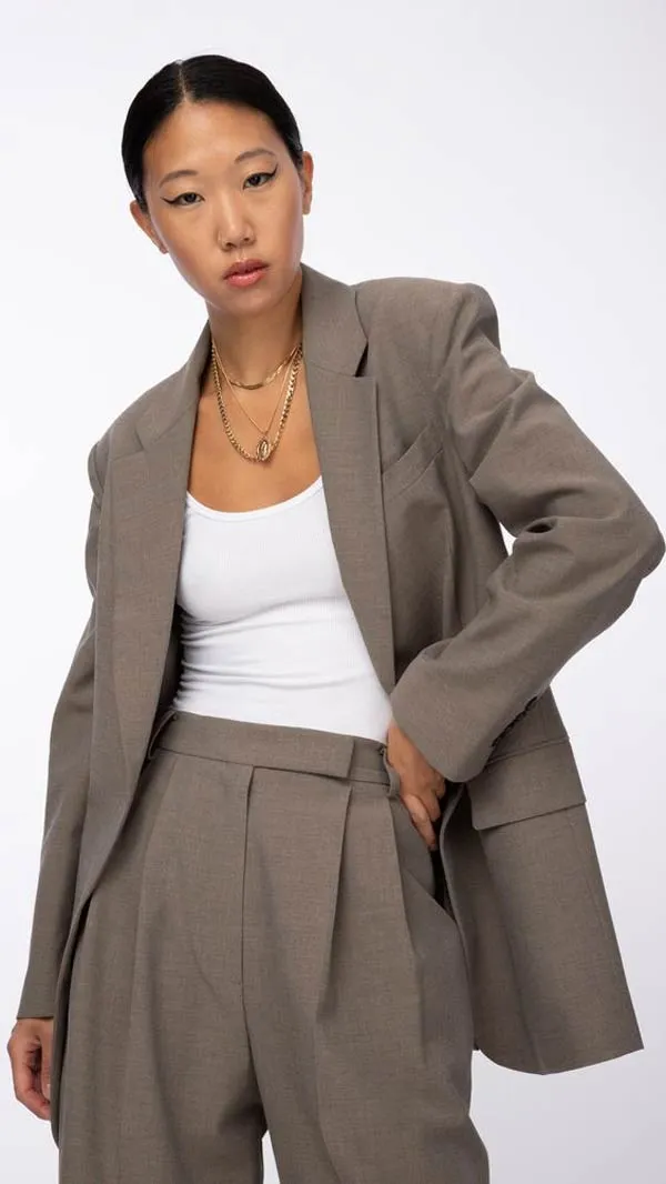 9 cách mix áo Blazer cho người thấp lùn siêu tôn dáng