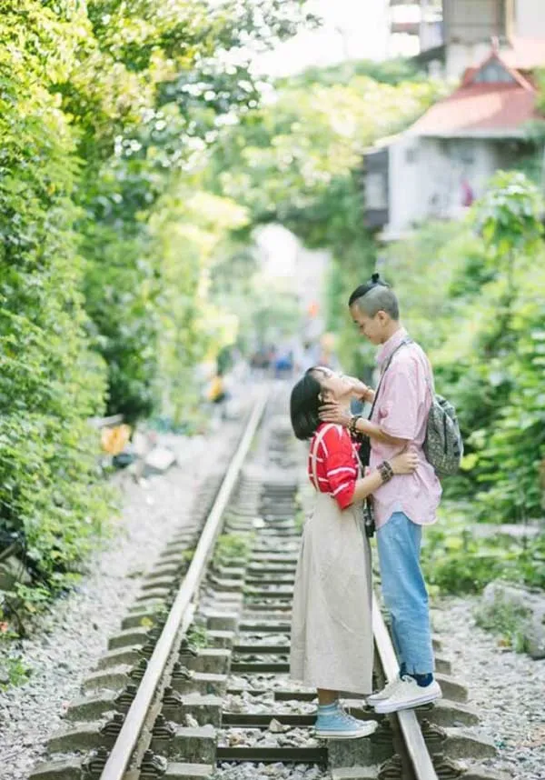 Hướng dẫn 10 cách tạo dáng chụp ảnh với đường tàu vô cùng đẹp