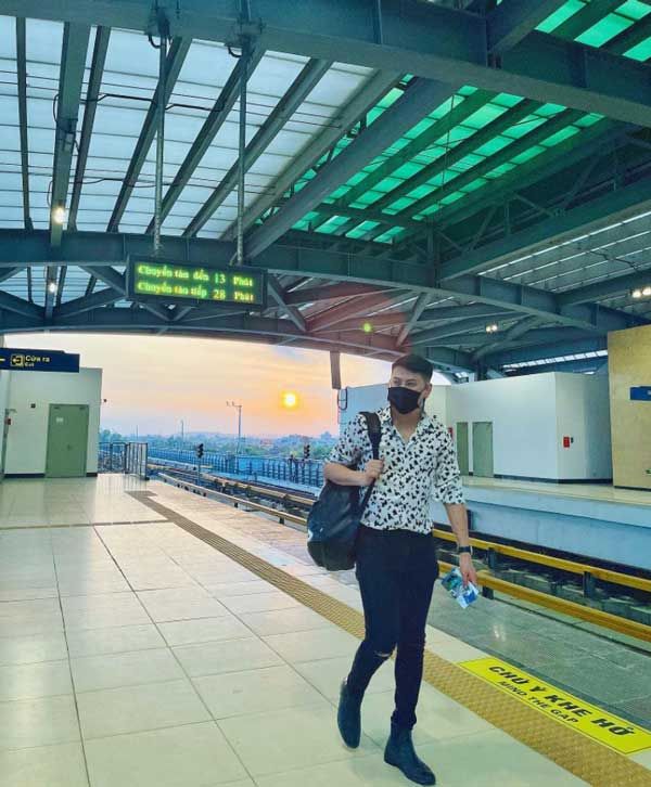 Hướng dẫn 10 cách tạo dáng chụp ảnh với đường tàu vô cùng đẹp