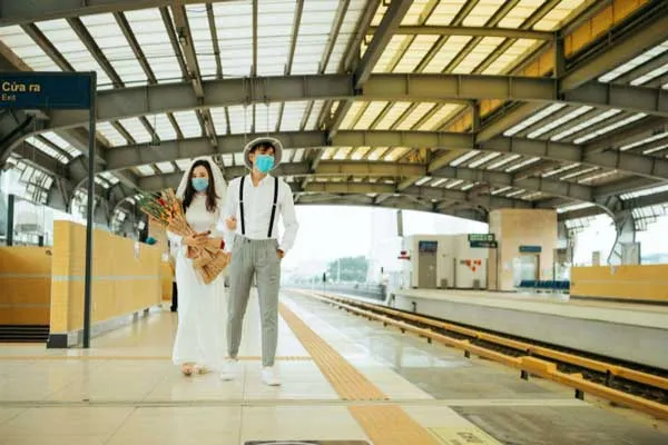 Hướng dẫn 10 cách tạo dáng chụp ảnh với đường tàu vô cùng đẹp