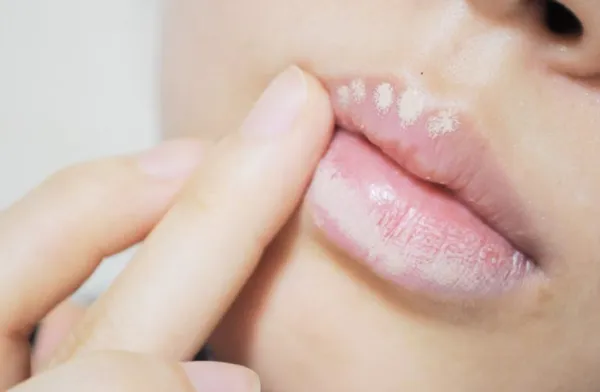 Top 3 cách đánh son lòng môi đúng đẹp cho nàng tươi trẻ