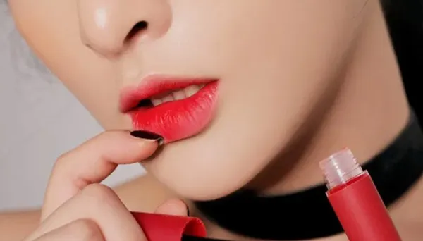 Top 3 cách đánh son lòng môi đúng đẹp cho nàng tươi trẻ