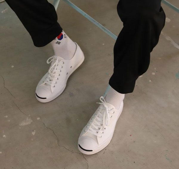 Top 5 giày Converse nam trắng chính hãng được yêu rất thích hiện nay