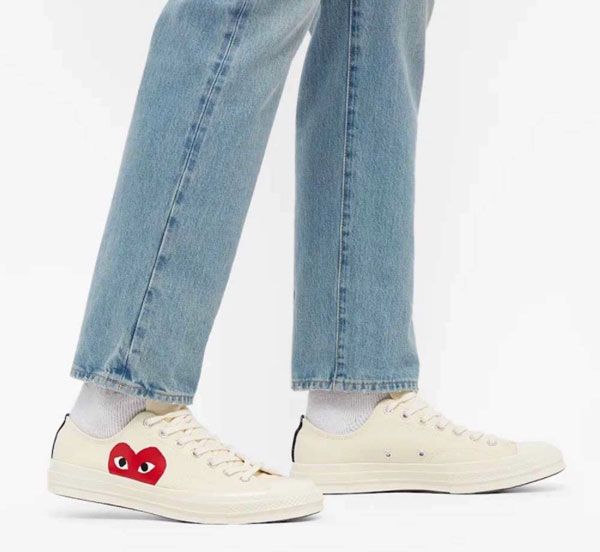 Top 5 giày Converse nam trắng chính hãng được yêu rất thích hiện nay