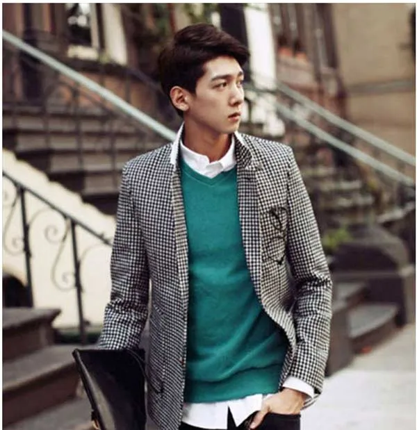 5 tips phối áo gile len cho nam chuẩn style Hàn Quốc 2025