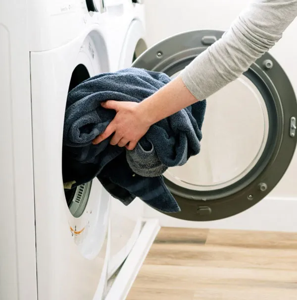 Hướng dẫn cách giặt và bảo quản áo khoác nỉ để luôn như mới