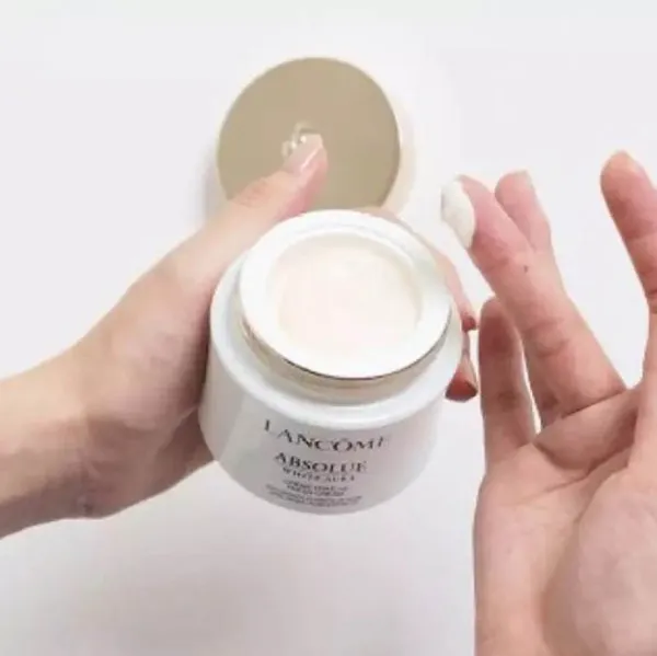Kem dưỡng nâng tông da là gì? Review 8 kem dưỡng nâng tone tốt
