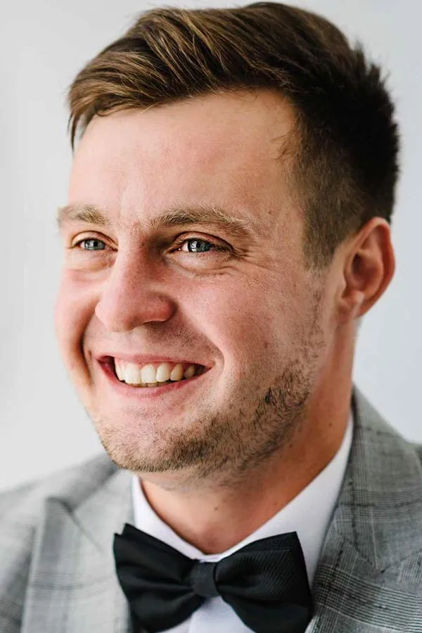 Top 30 kiểu tóc chú rể đẹp trong ngày cưới rất phổ biến năm nay - 17