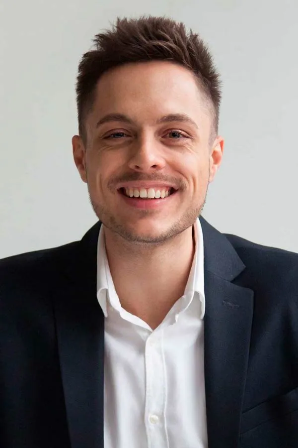 Top 30 kiểu tóc chú rể đẹp trong ngày cưới rất phổ biến năm nay - 30