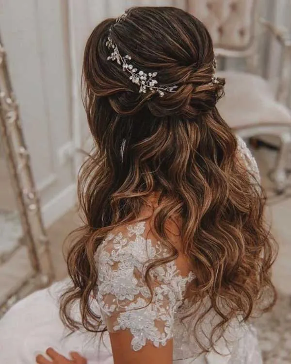 Top 21 kiểu tóc vô cùng đẹp cho mẹ cô dâu và chú rể