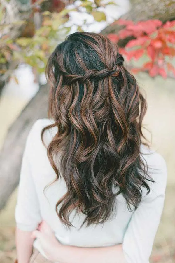 Top 21 kiểu tóc vô cùng đẹp cho mẹ cô dâu và chú rể