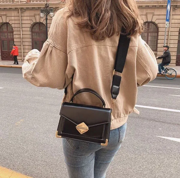 Top 9 túi đeo chéo nữ nhỏ gọn tiện lợi được chị em yêu rất thích