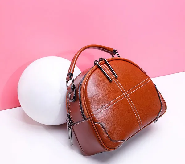 Top 9 túi đeo chéo nữ nhỏ gọn tiện lợi được chị em yêu rất thích