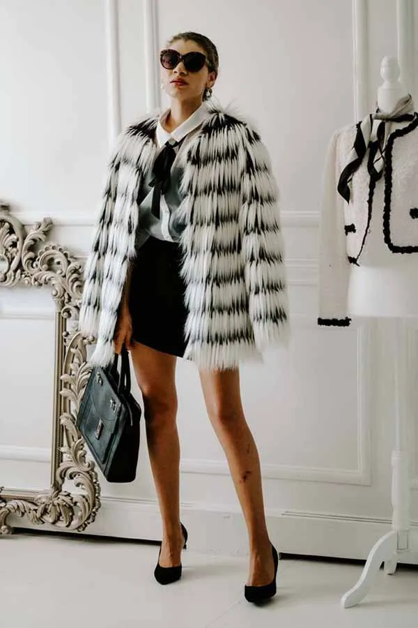 10 outfit với áo khoác lông sành điệu cho hội chị em ngày đông