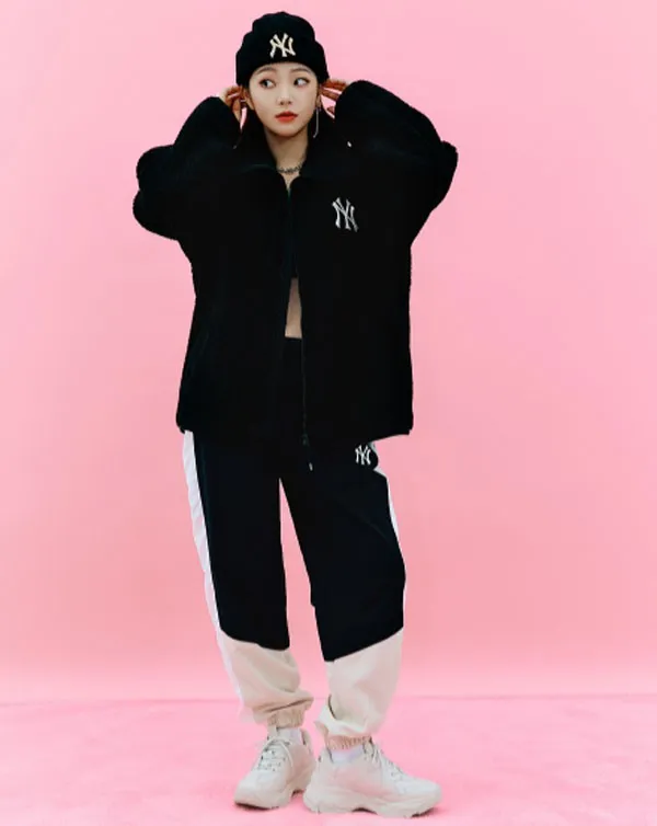 10 outfit với áo khoác lông sành điệu cho hội chị em ngày đông