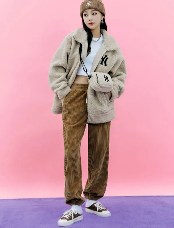 10 outfit với áo khoác lông sành điệu cho hội chị em ngày đông