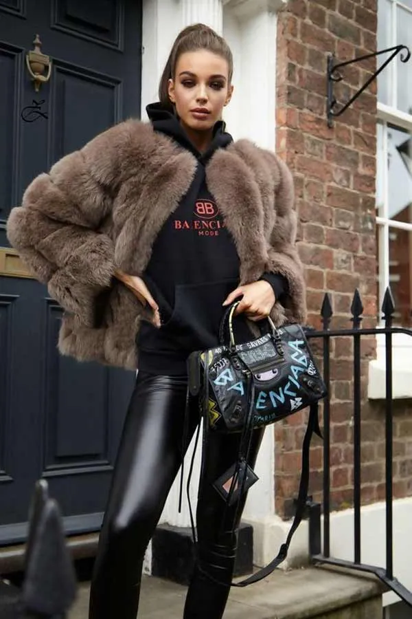 10 outfit với áo khoác lông sành điệu cho hội chị em ngày đông