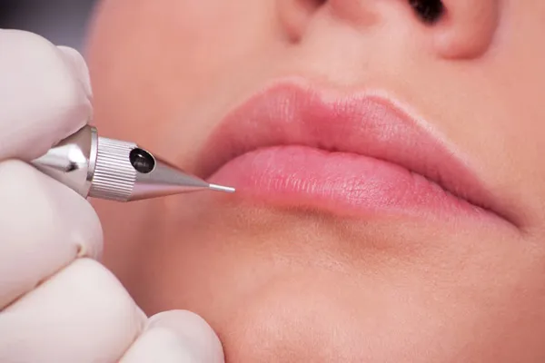 Cách chăm sóc môi sau phun xăm để lên màu đẹp, nhanh lành