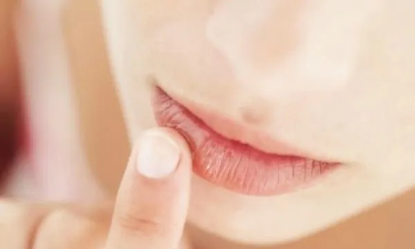 Cách chăm sóc môi sau phun xăm để lên màu đẹp, nhanh lành
