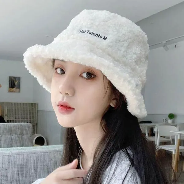 Top 4 cách phối đồ với mũ bucket lông cừu bắt trend idol