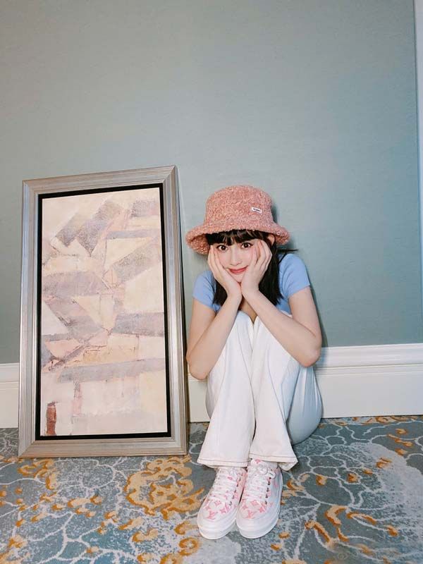 Top 4 cách phối đồ với mũ bucket lông cừu bắt trend idol