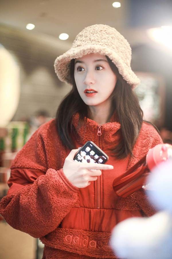 Top 4 cách phối đồ với mũ bucket lông cừu bắt trend idol