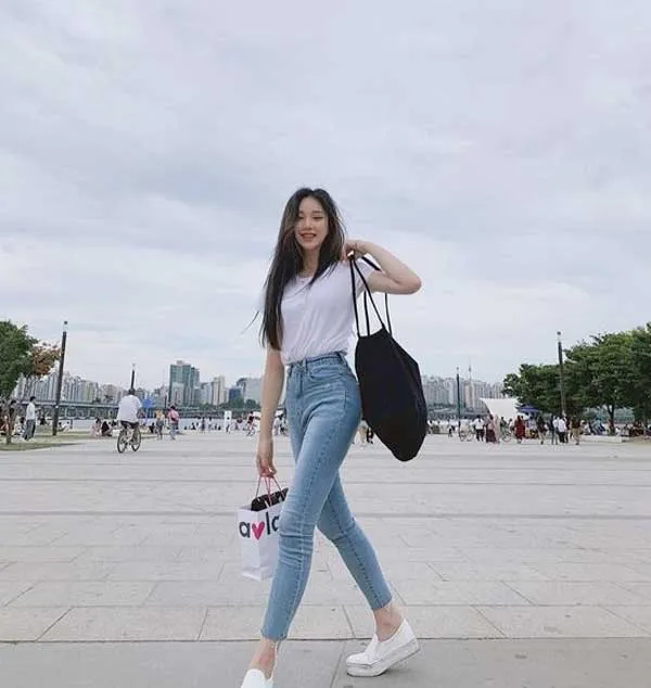 Bỏ túi 13+ cách tạo dáng chụp ảnh đứng cực xinh cho nàng