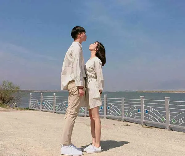 Bỏ túi 13+ cách tạo dáng chụp ảnh đứng cực xinh cho nàng