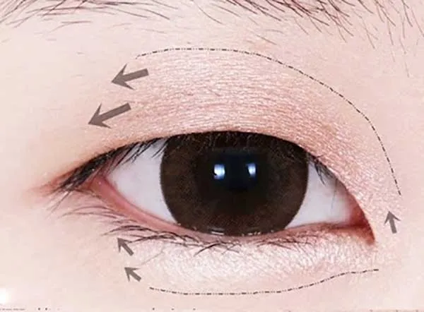 Cách trang điểm cho mắt một mí, sụp mí thêm to tròn và cuốn hút