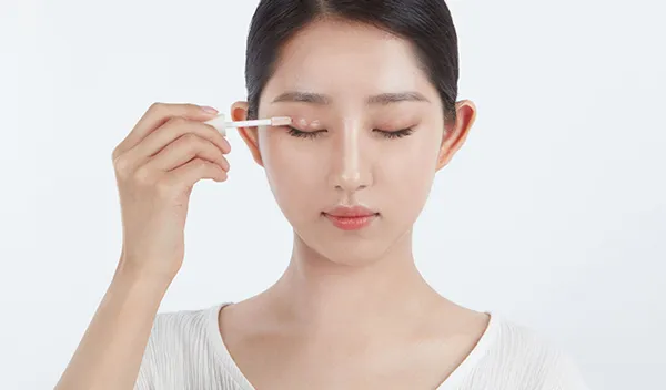 Cách trang điểm cho mắt một mí, sụp mí thêm to tròn và cuốn hút