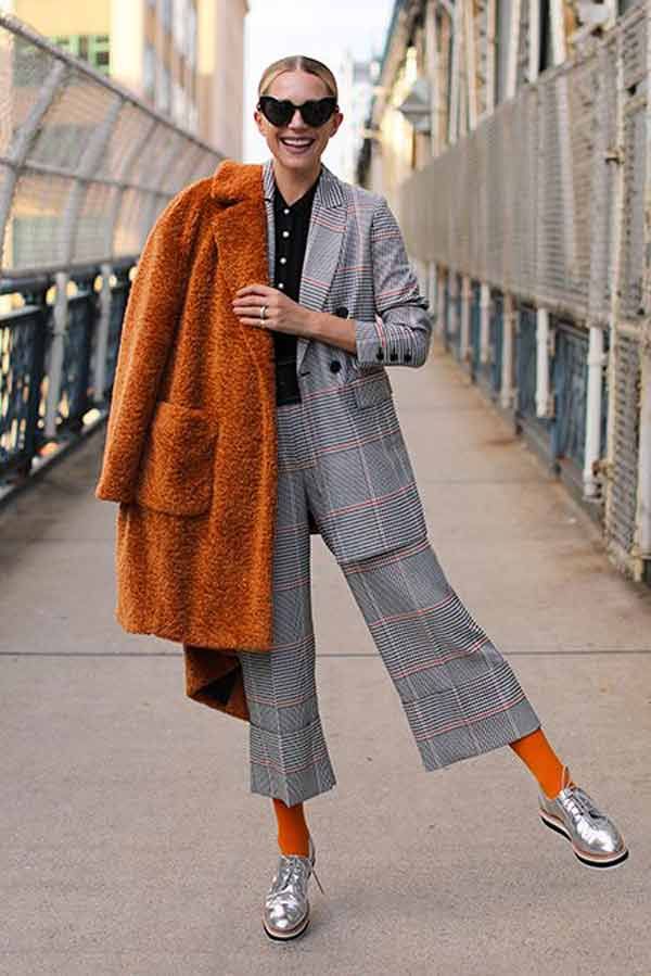 10 outfit với áo khoác lông sành điệu cho hội chị em ngày đông
