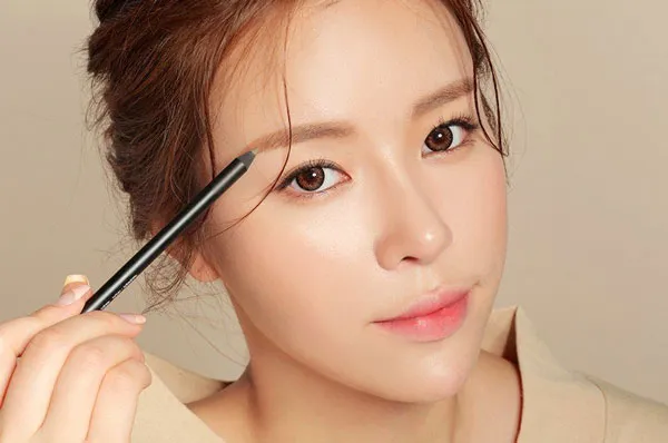 Hướng dẫn cách đánh highlight từ các chuyên gia makeup nổi bật