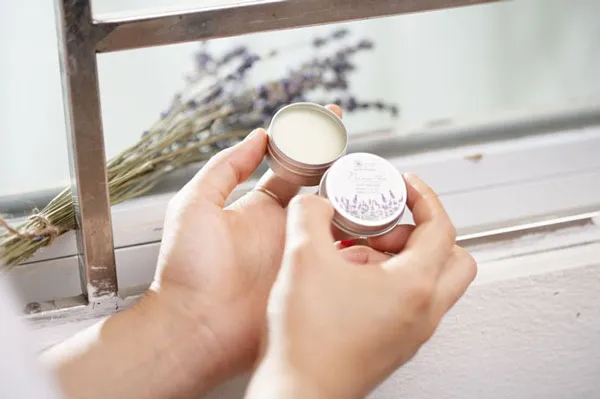 Nước hoa khô là gì? Top 9 nước hoa khô thơm lâu được yêu rất thích
