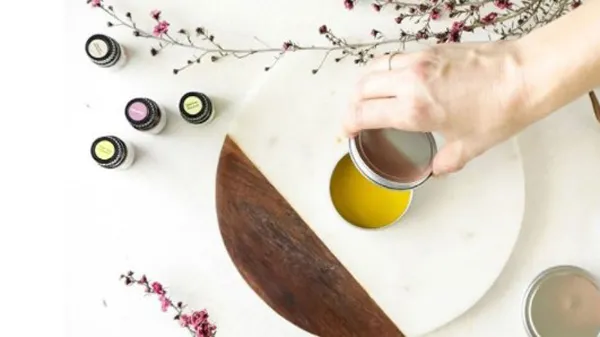 Nước hoa khô là gì? Top 9 nước hoa khô thơm lâu được yêu rất thích