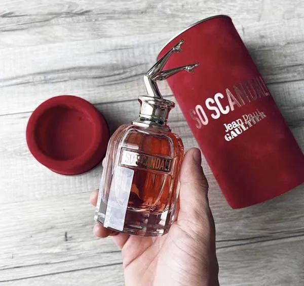 Review nước hoa So Scandal với mùi hương quyến rũ - 7