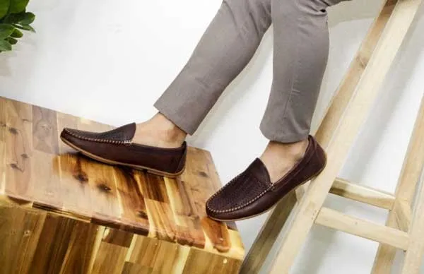 Quần vải đi giày gì? 6 cách phối quần vải cùng giày vô cùng đẹp cho nam
