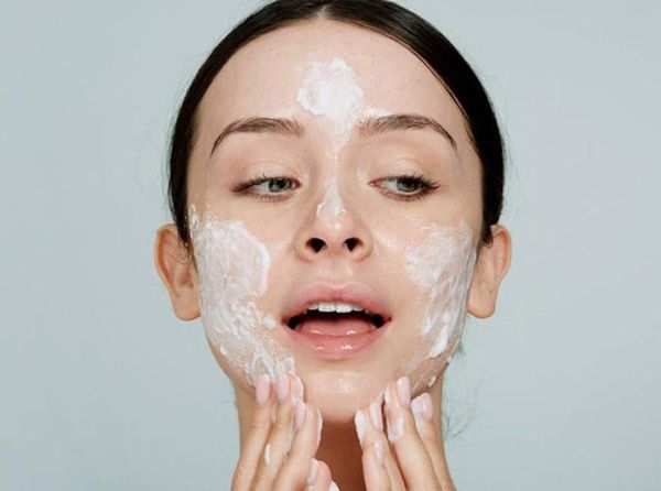 Gợi ý 10 sữa rửa mặt kiềm dầu nhờn hiệu quả và tốt cho da 2