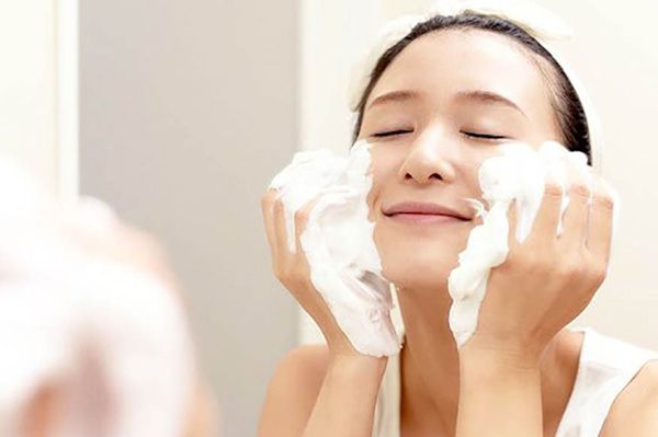 Gợi ý 10 sữa rửa mặt kiềm dầu nhờn hiệu quả và tốt cho da 4