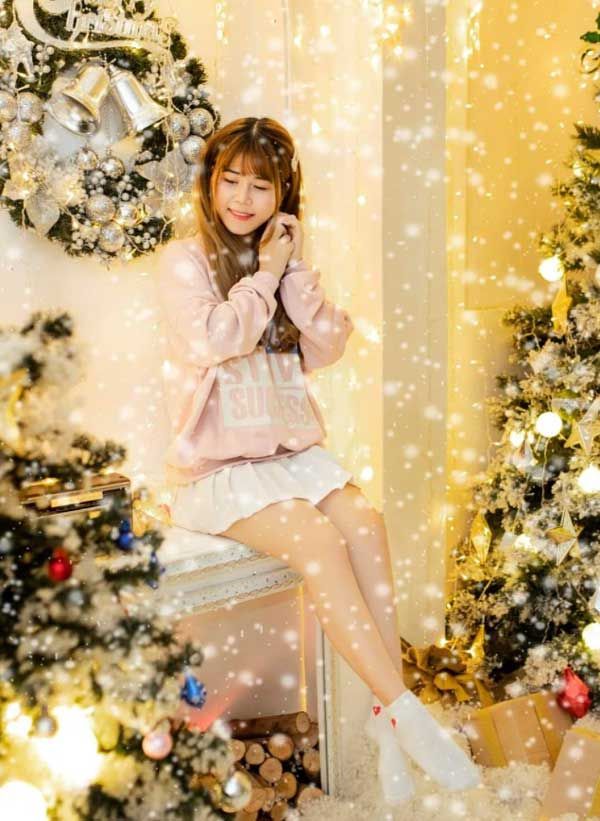 Top 5 kiểu tạo dáng với cây thông Noel “hút nghìn like”
