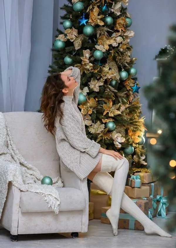 Top 5 kiểu tạo dáng với cây thông Noel “hút nghìn like”