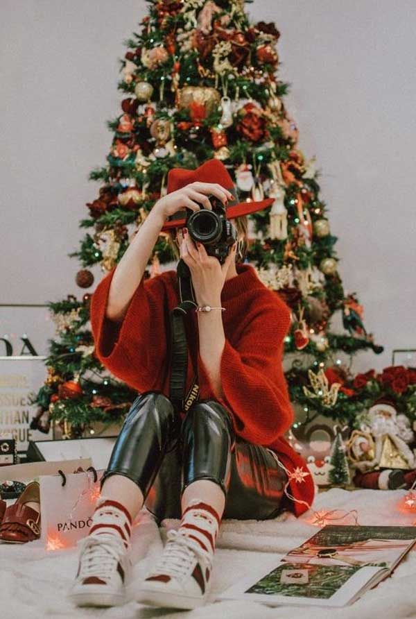 Top 5 kiểu tạo dáng với cây thông Noel “hút nghìn like”