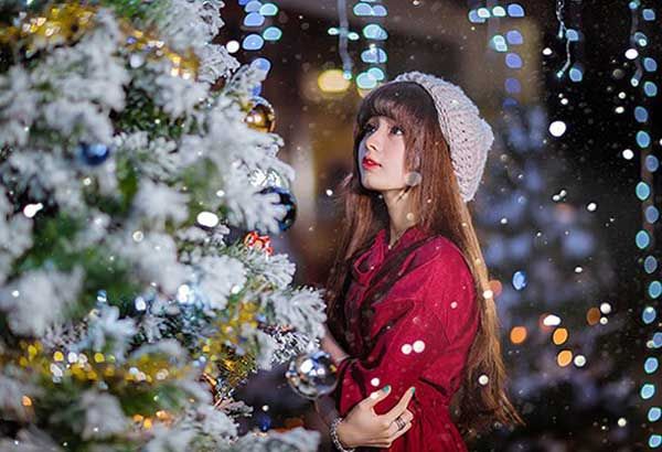 Top 5 kiểu tạo dáng với cây thông Noel “hút nghìn like”