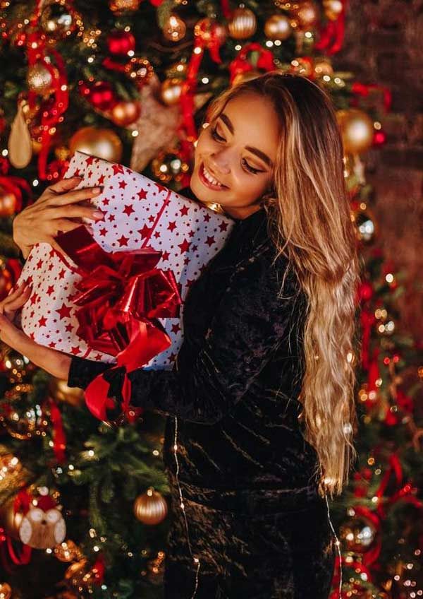 Top 5 kiểu tạo dáng với cây thông Noel “hút nghìn like”