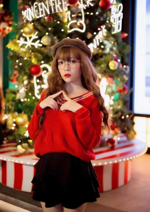 Top 5 kiểu tạo dáng với cây thông Noel “hút nghìn like”