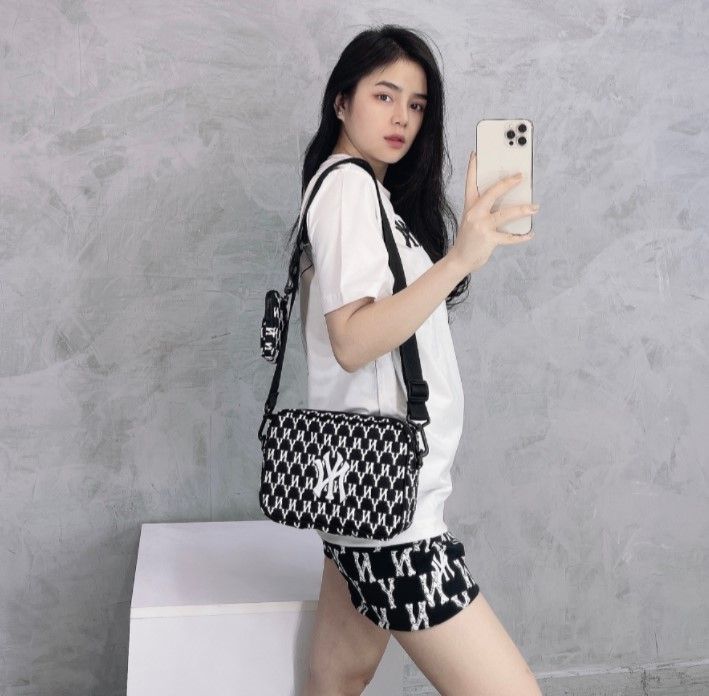 Top 10 túi đeo chéo nữ cá tính được yêu rất thích hiện nay 10