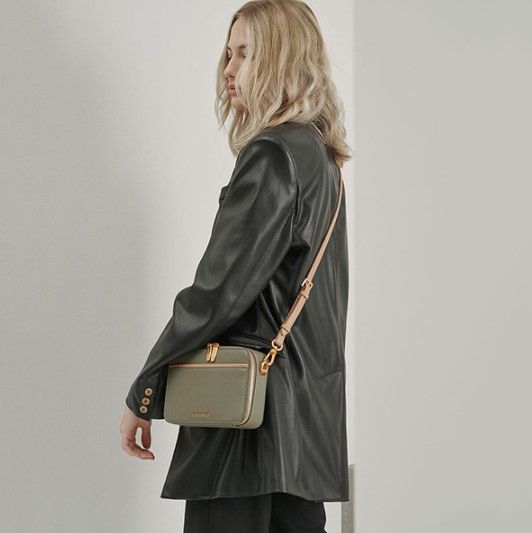 Top 10 túi đeo chéo nữ cá tính được yêu rất thích hiện nay 5