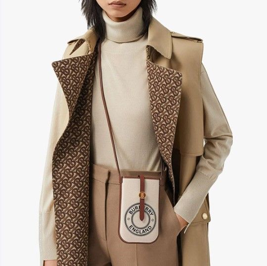 Top 10 túi đeo chéo nữ cá tính được yêu rất thích hiện nay 8