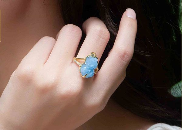 Đeo nhẫn ngón nào? Ý nghĩa của những ngón tay khi đeo nhẫn