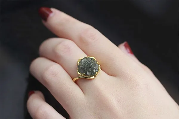 Đeo nhẫn ngón nào? Ý nghĩa của những ngón tay khi đeo nhẫn